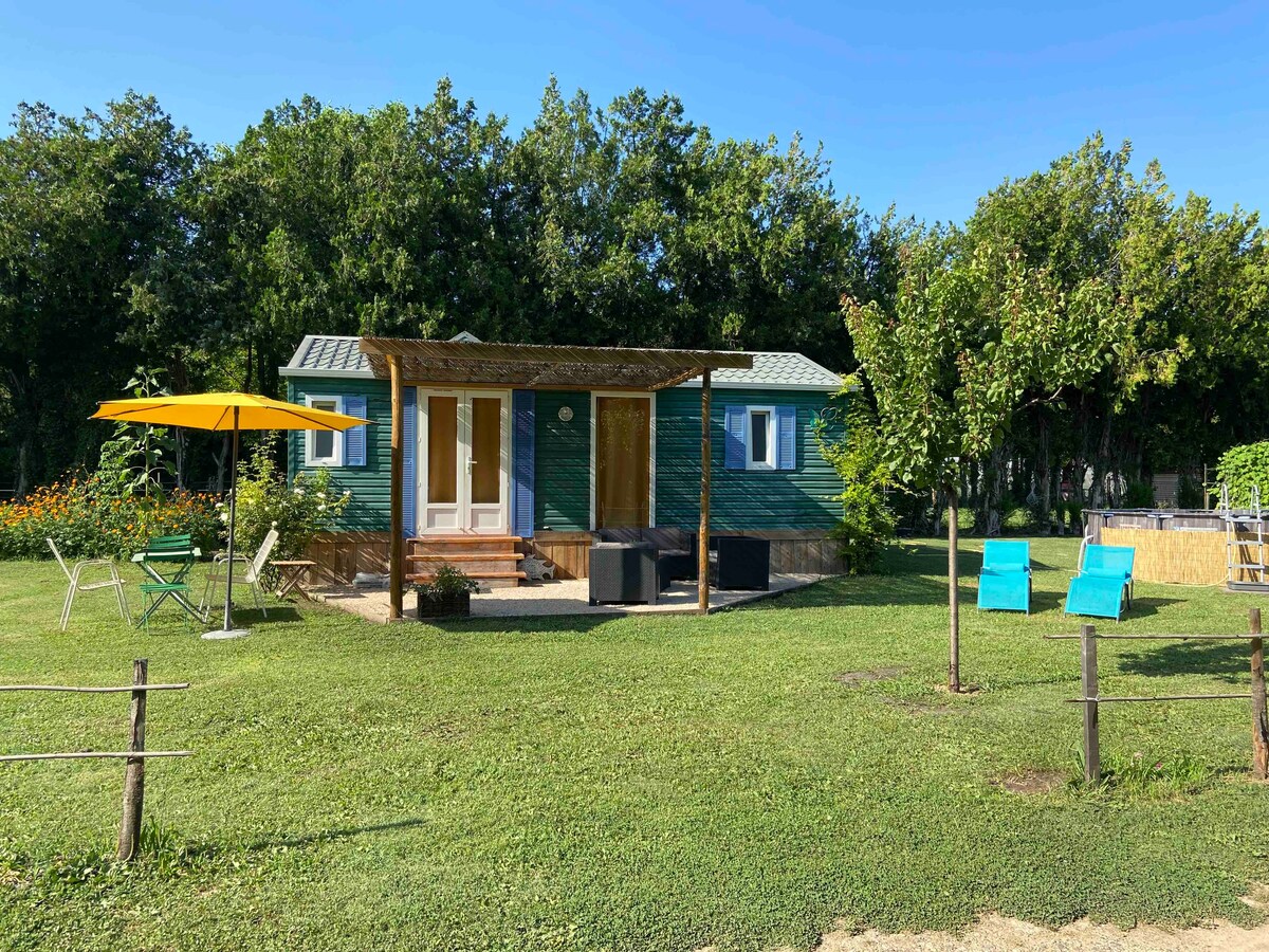 Charmant gîte cabane en pleine nature avec piscine