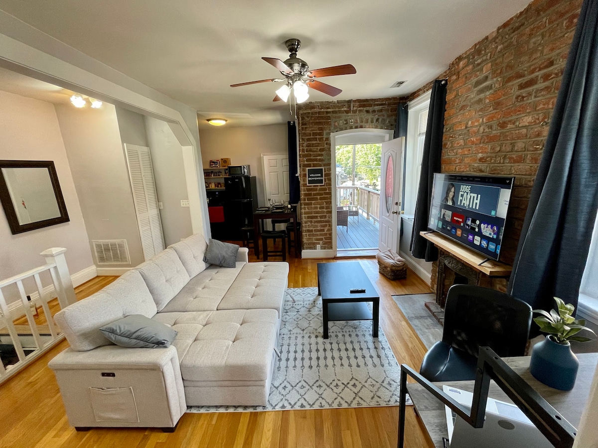2 BR with Balcony in the Heart of Richmond