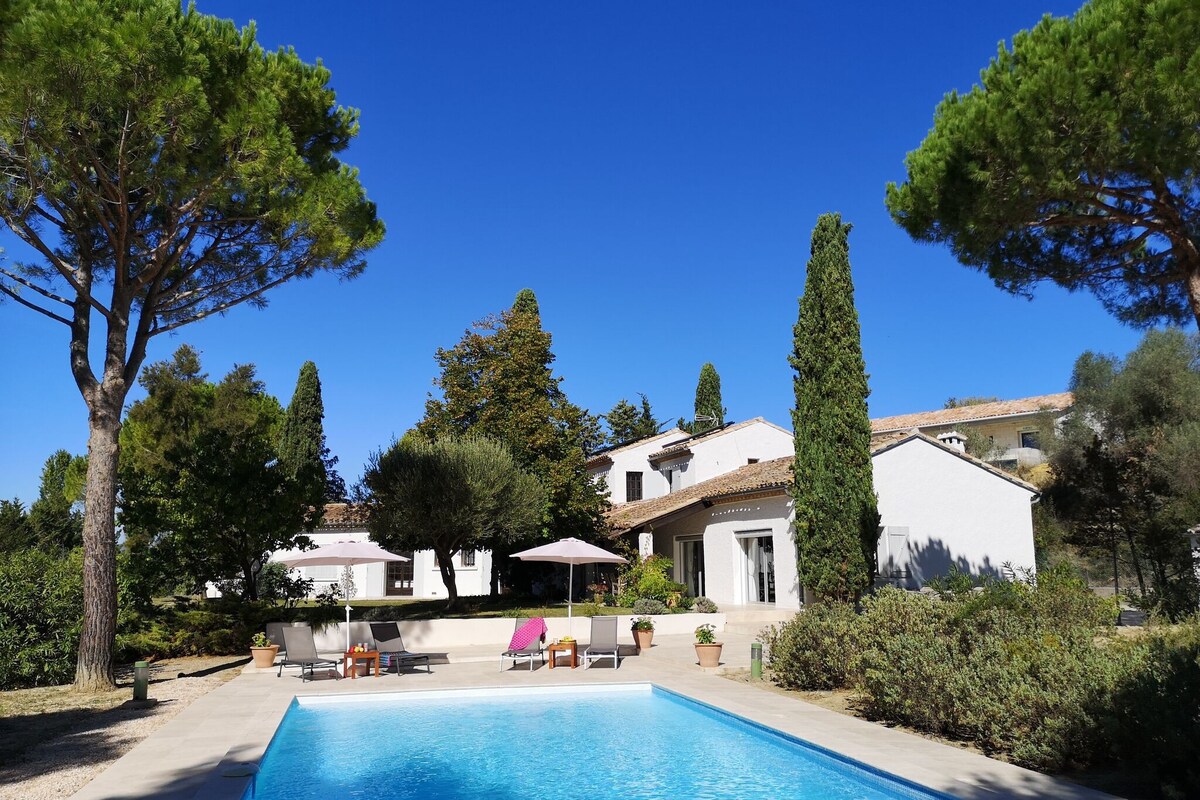 Spellbinding Villa in Campagnan with Swimming Pool