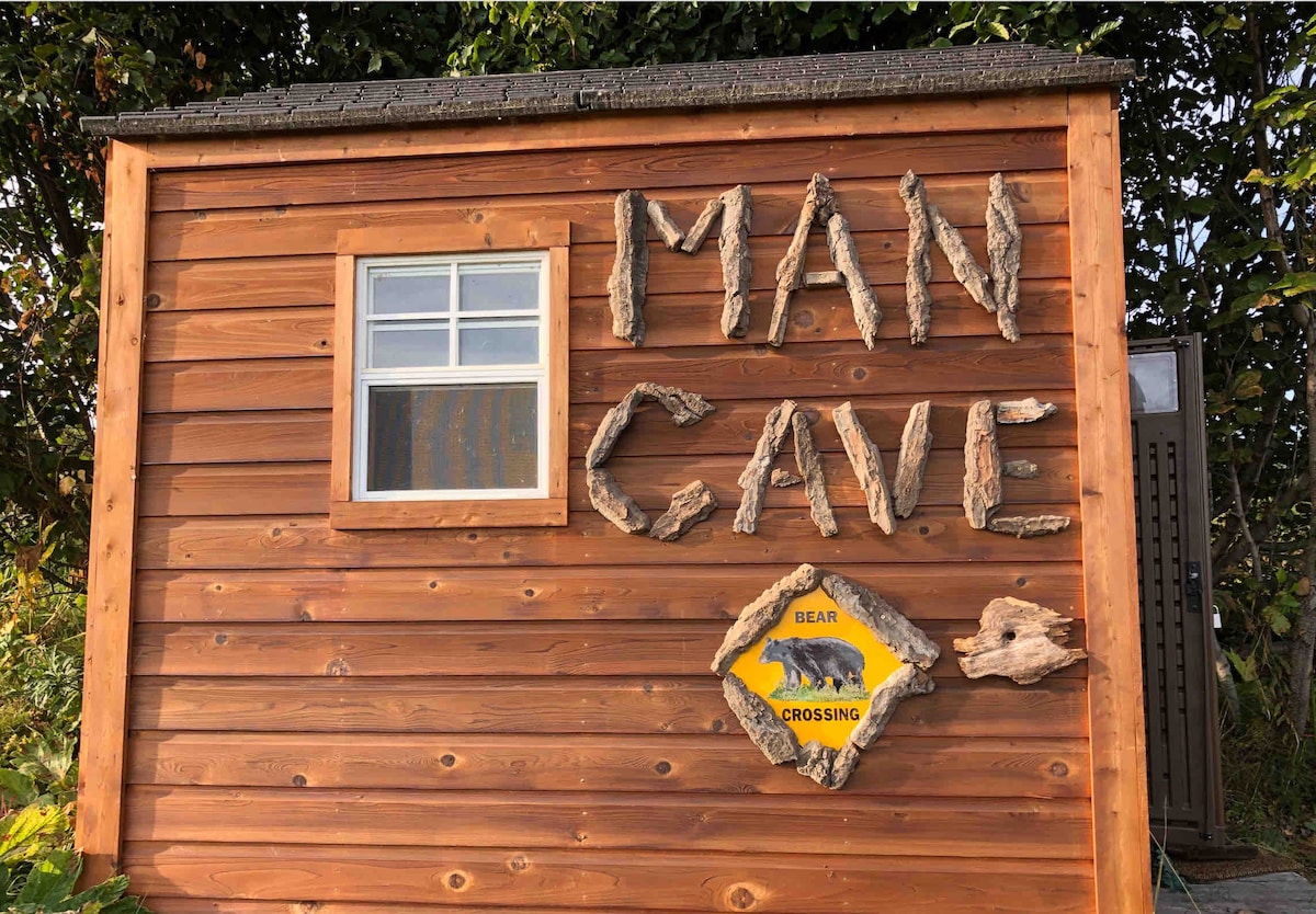 Glamping Cedar ManCave by the Bluff at Kilchers