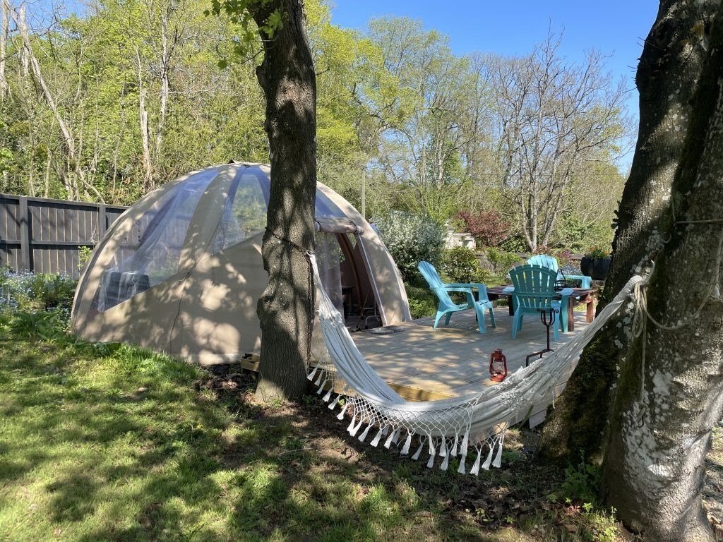 Dôme au milieu des bois
pas de fête