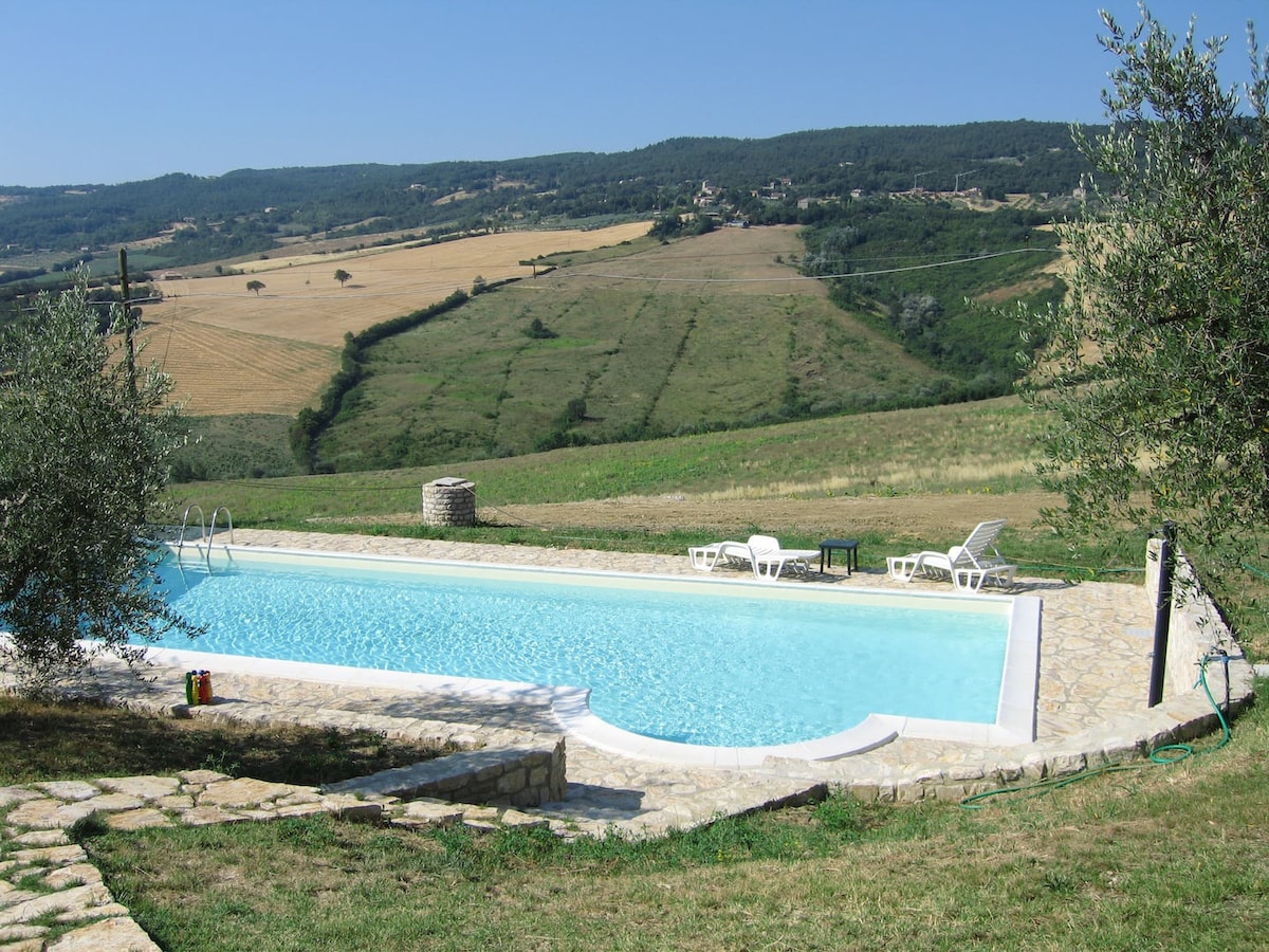 Villa in Todi, glorious views & private pool