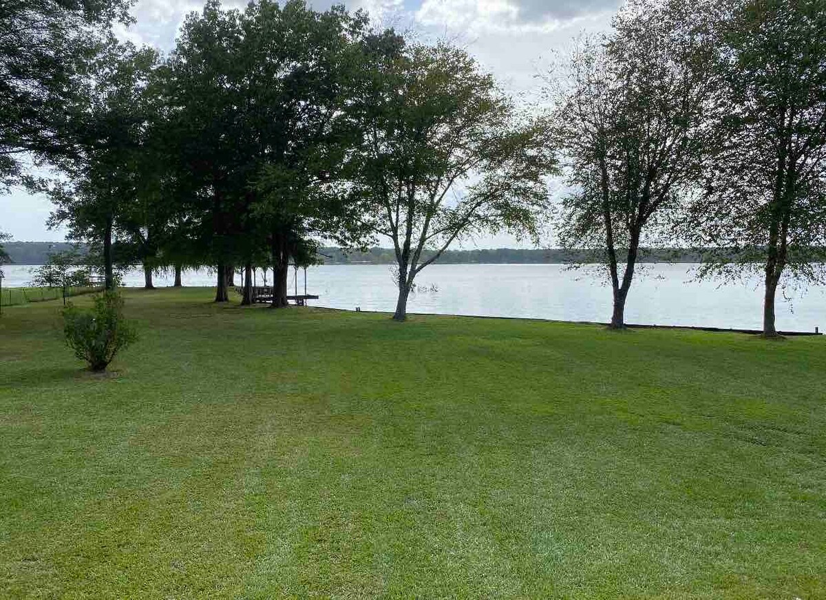 Cozy and quiet place on beautiful Lake Claiborne