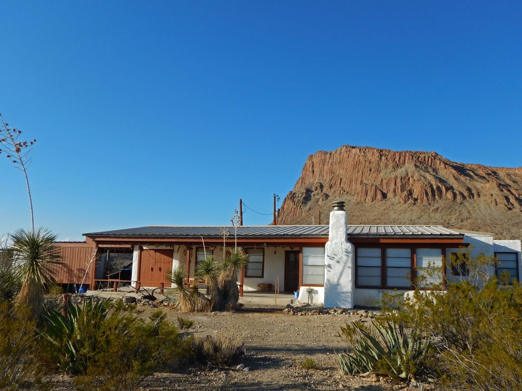 La Paloma Triste ：经典Adobe ， Big Bend NP附近