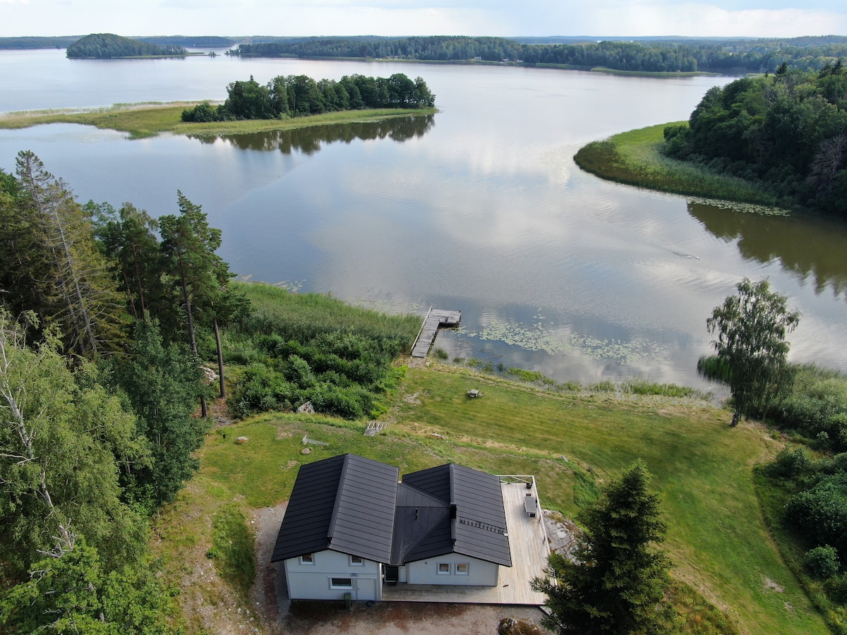 临近Strängnäs的湖畔别墅