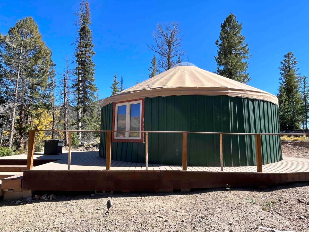 参观Creede附近的全新Eagle Nest Yurt ！