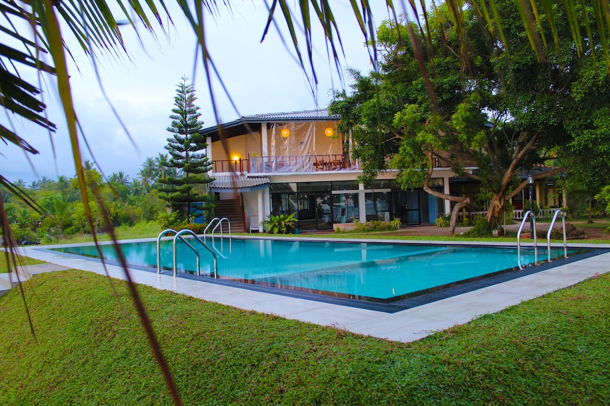 尼科泻湖酒店（ Nico Lagoon Hotel ）