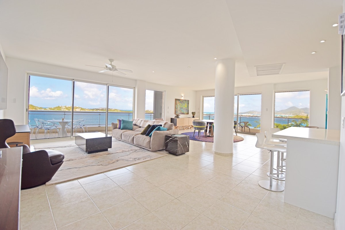 Island Time- Luxurious 2 BR Condo. Stunning views!