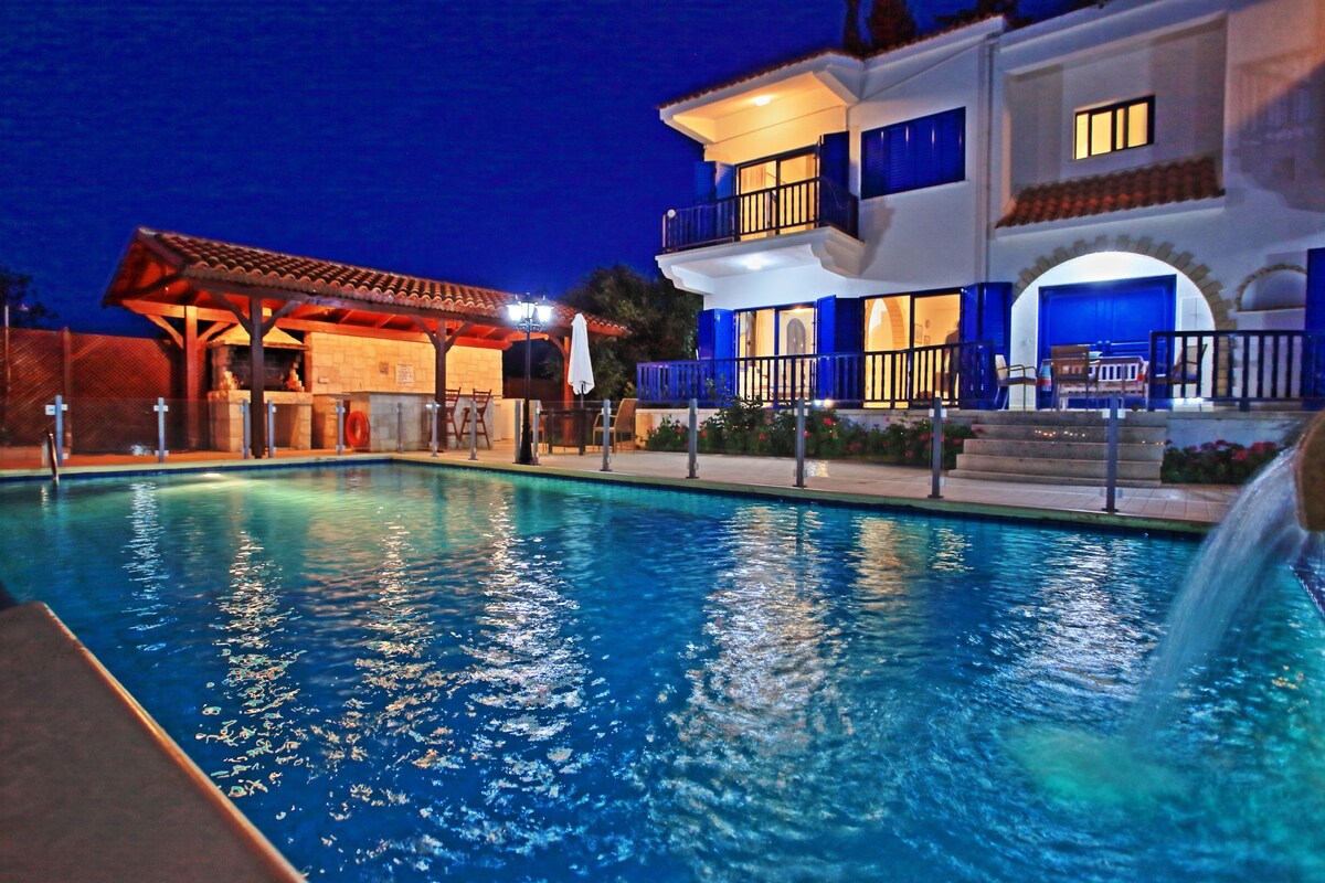 曼多拉罗莎别墅（ Villa Mandola Rosa ） ：美景和泳池