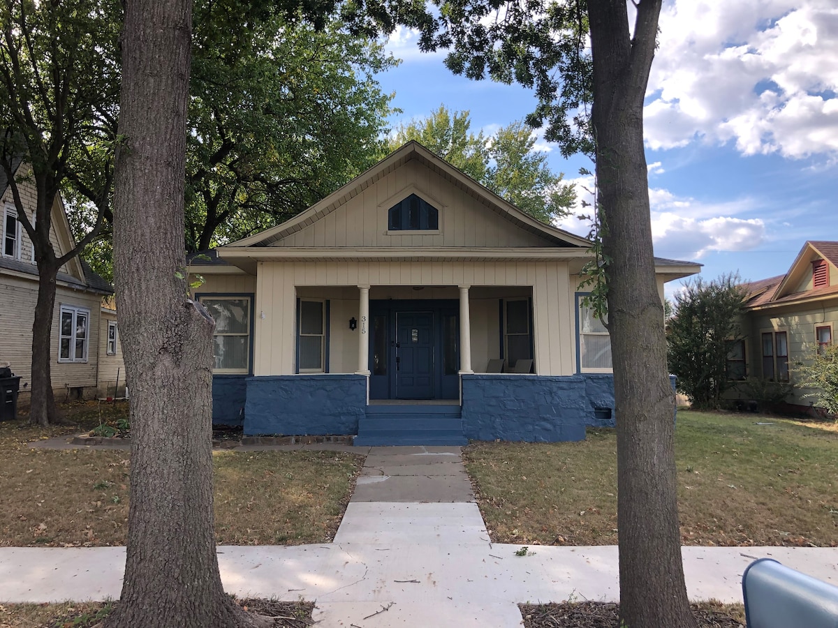 The Quapaw- Quiet Charming Home