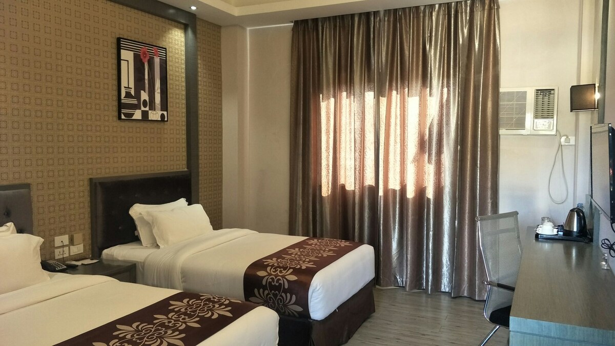 Vienna hotel 3 山景双床房(standard room double bed)