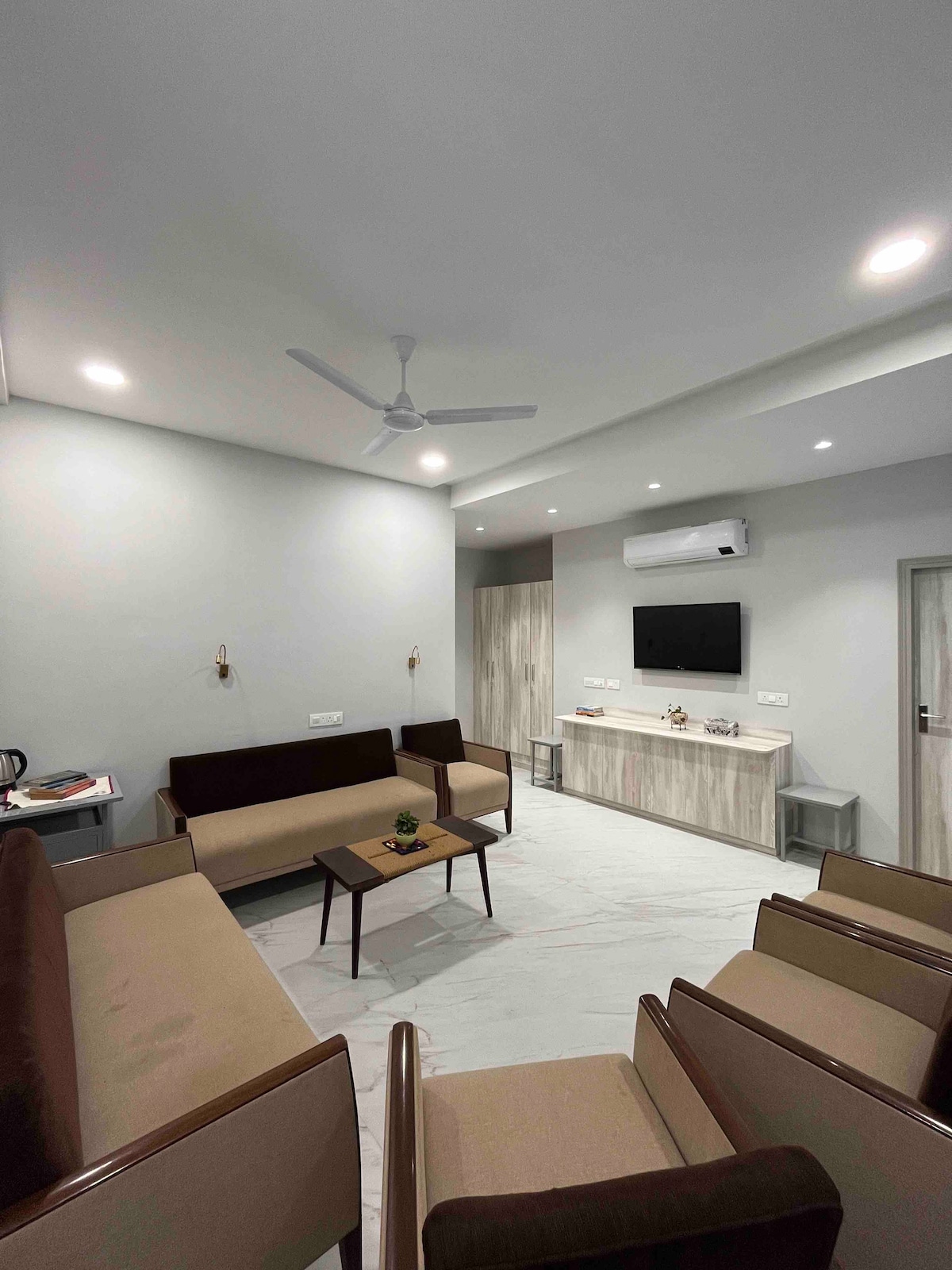 Arch Homestay - 4BHK Lavish Flat