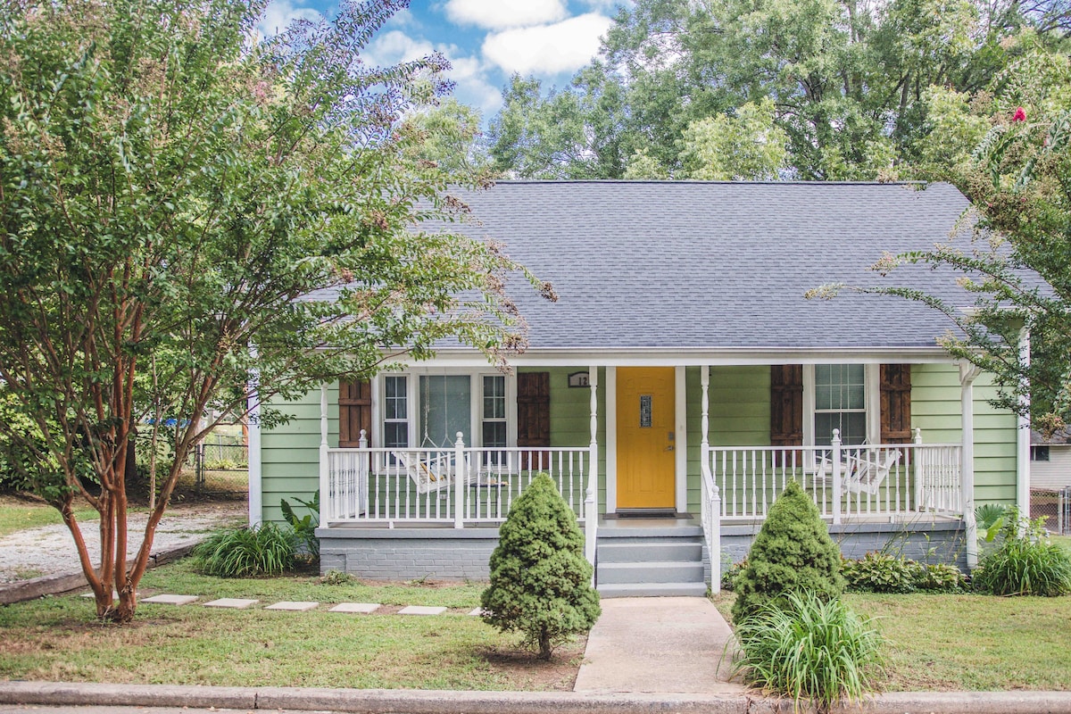 Yellow Door Inn * Charming Downtown Greer Home