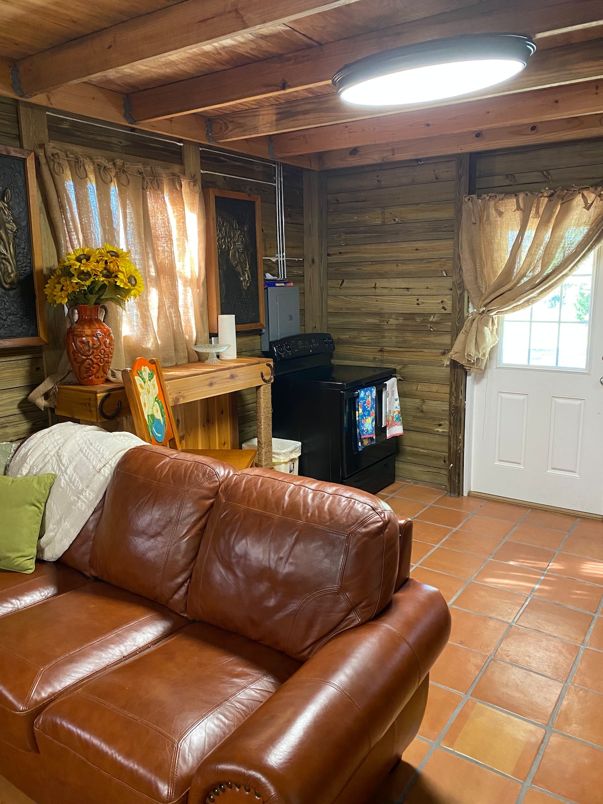 Cozy 1 bedroom in a peaceful nature surrounding.