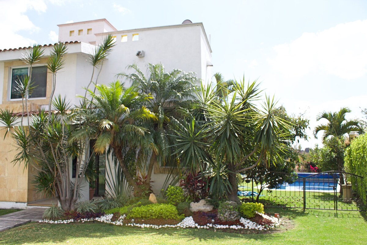 美丽的房子，私人游泳池位于Lomas de Cocoyoc