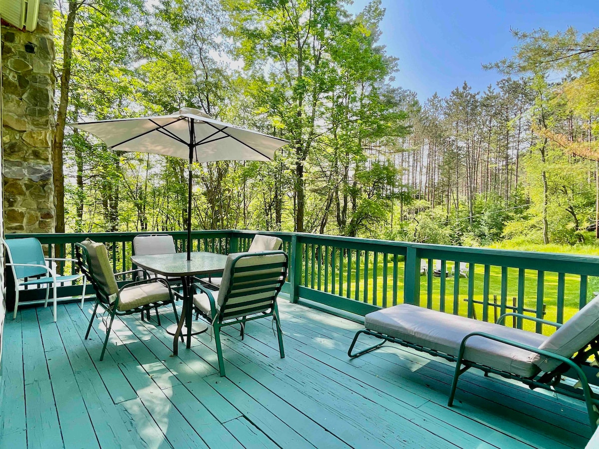 Close to All Star Village! Deck, toys, fire pit