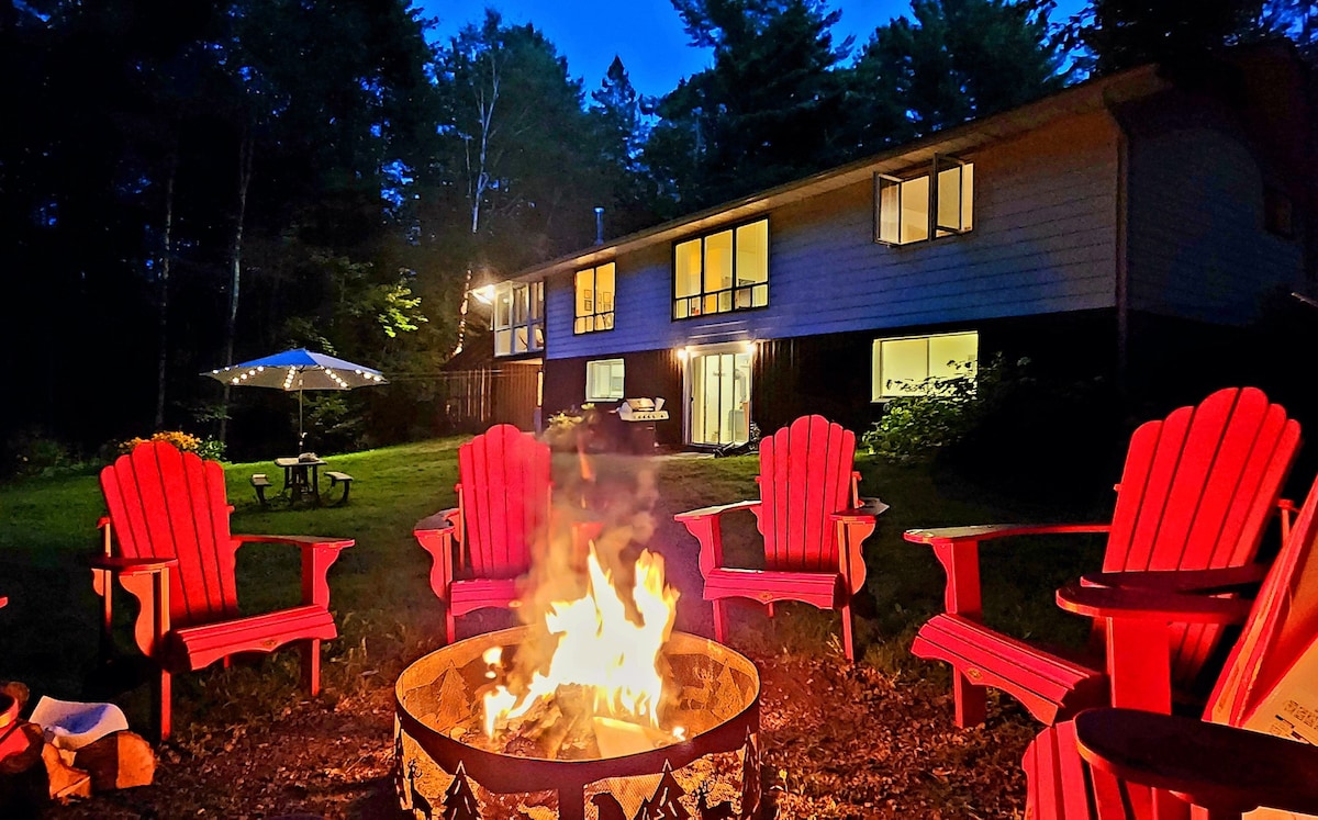 4 Season 5 BR Muskoka Cottage Firepit+BBQ+Wi-Fi