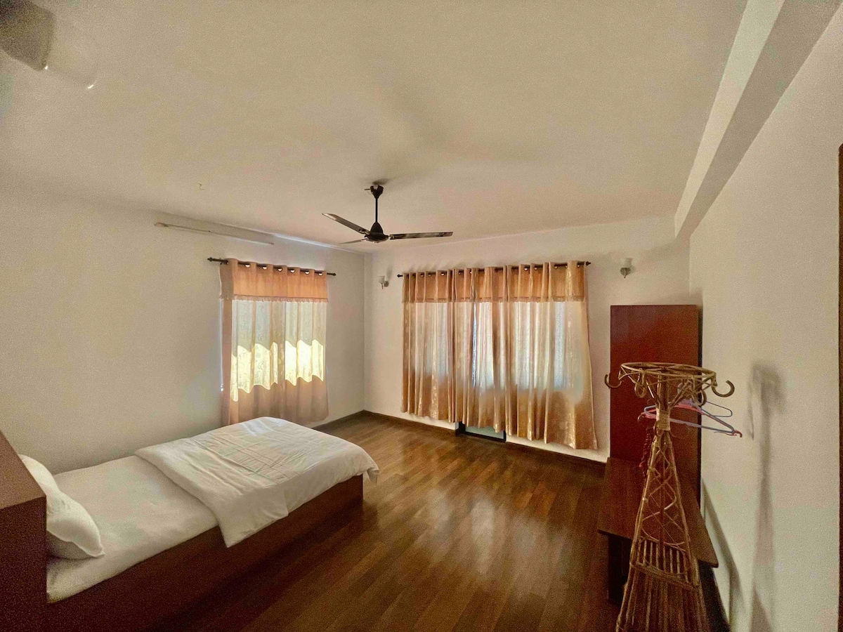 Apartment In West Thamel