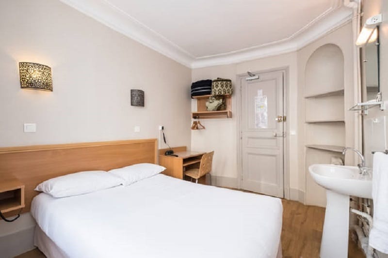 Montmartre-Double room/shared bathroom