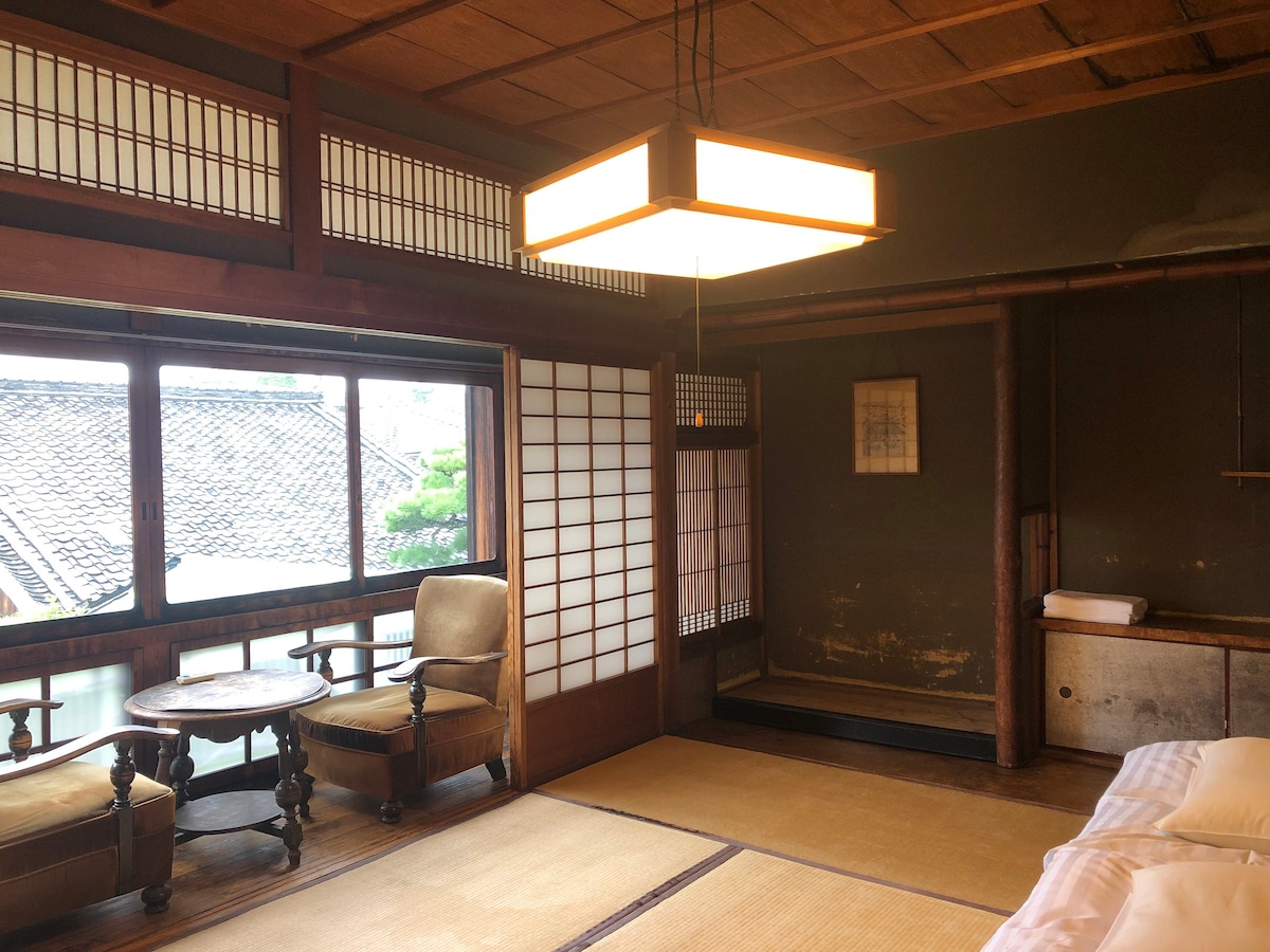 整栋大楼都已为您准备就绪。客栈中的私人房源，拥有百年正宗日本房屋！请毫不犹豫地住在这里。