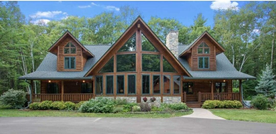 Timber Lodge on Large Wooded Lot mid Door County