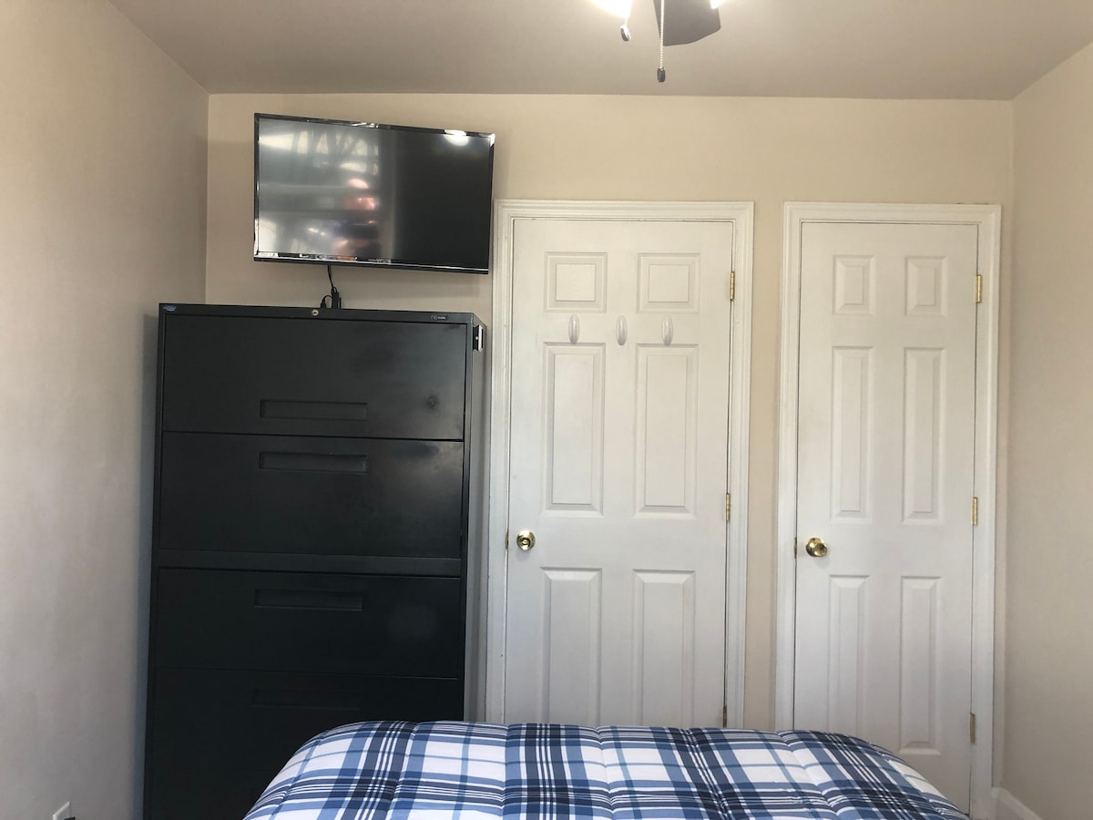 Catonsville Bedroom Near UMBC, CCBC, BWI, Downtown