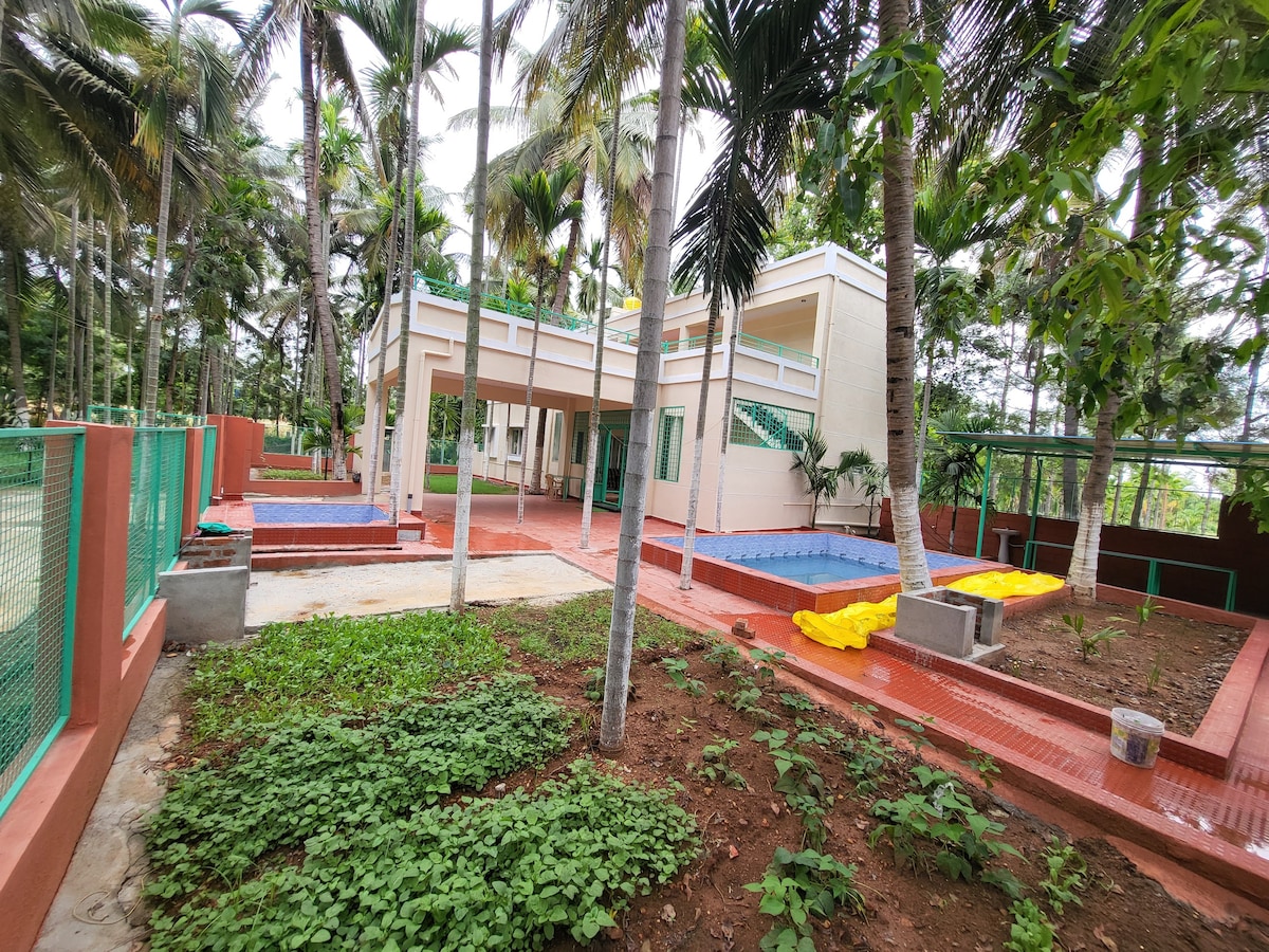 Pvt. Room with pool @ Truland Agrifarms, Dodblpura