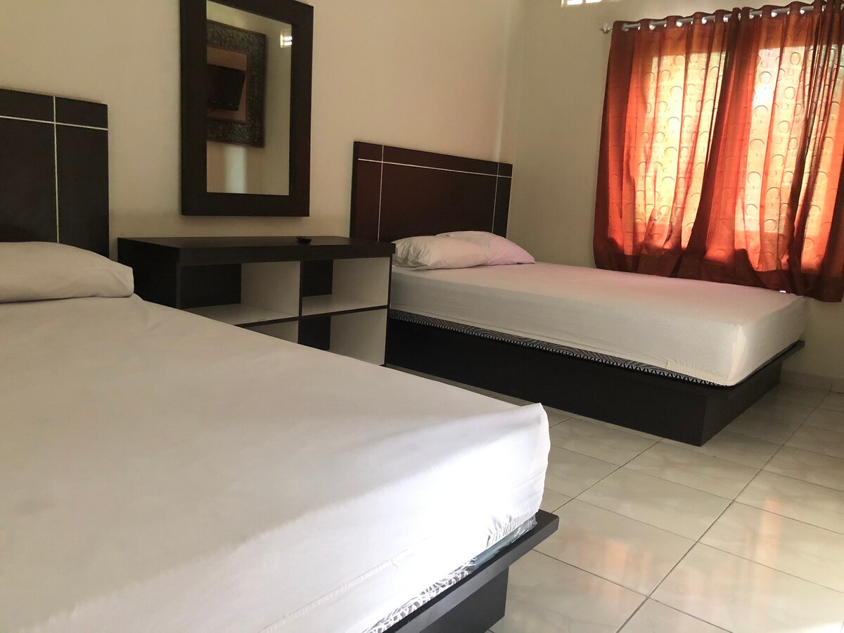 Catra酒店家庭客房2张床标准双人床