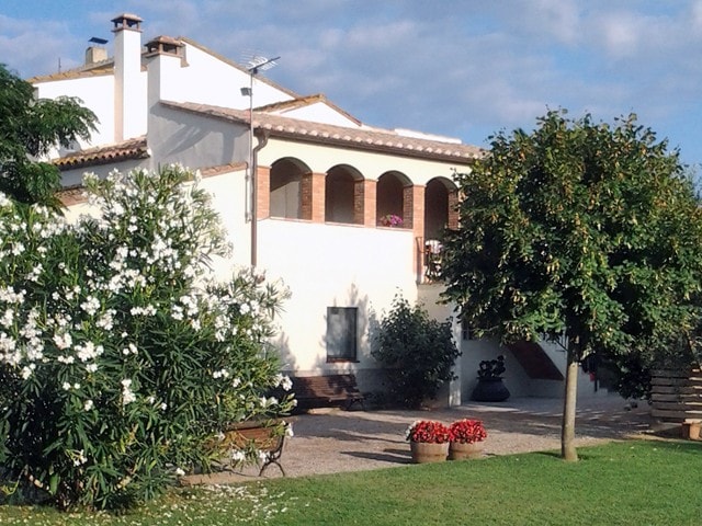 fonolleres （ Parlavà ）的乡村小屋