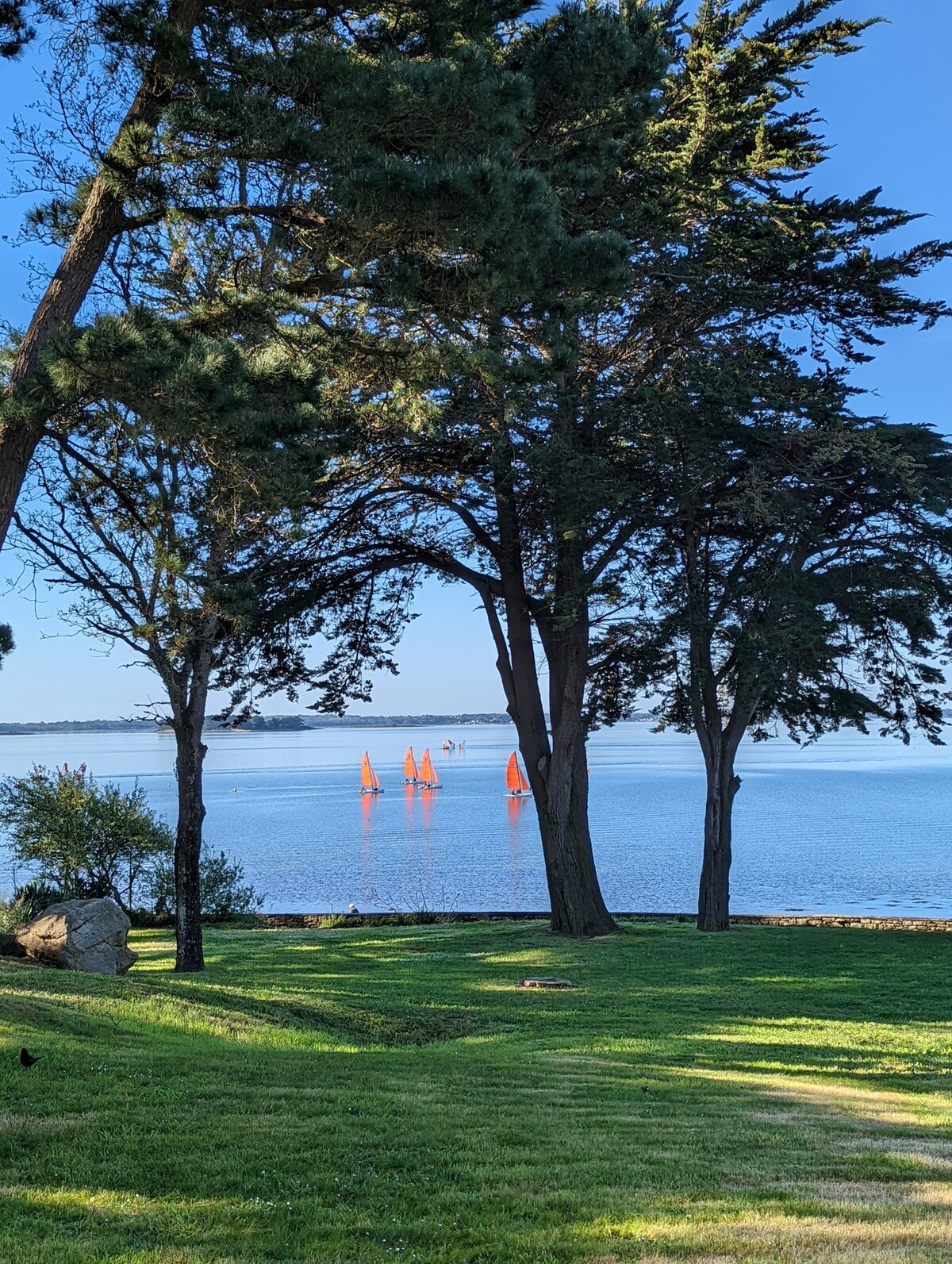 直接通往海滩的别墅，莫尔比昂湾（ Gulf of Morbihan ）景观