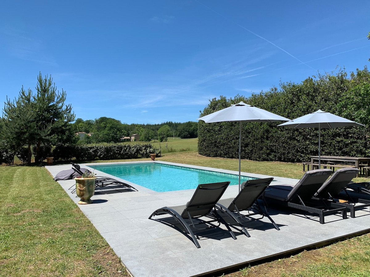 Ferme ardéchoise restaurée avec piscine chauffée