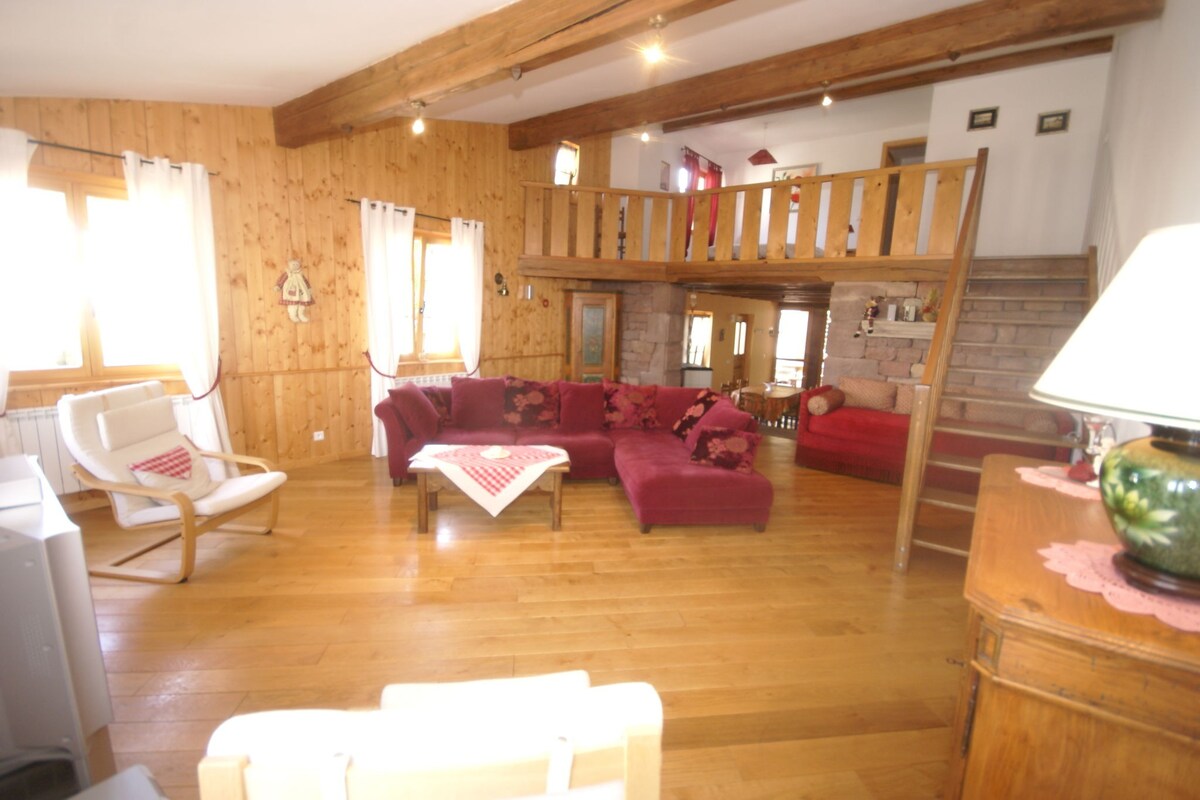 Authentic chalet with terrace in Harreberg