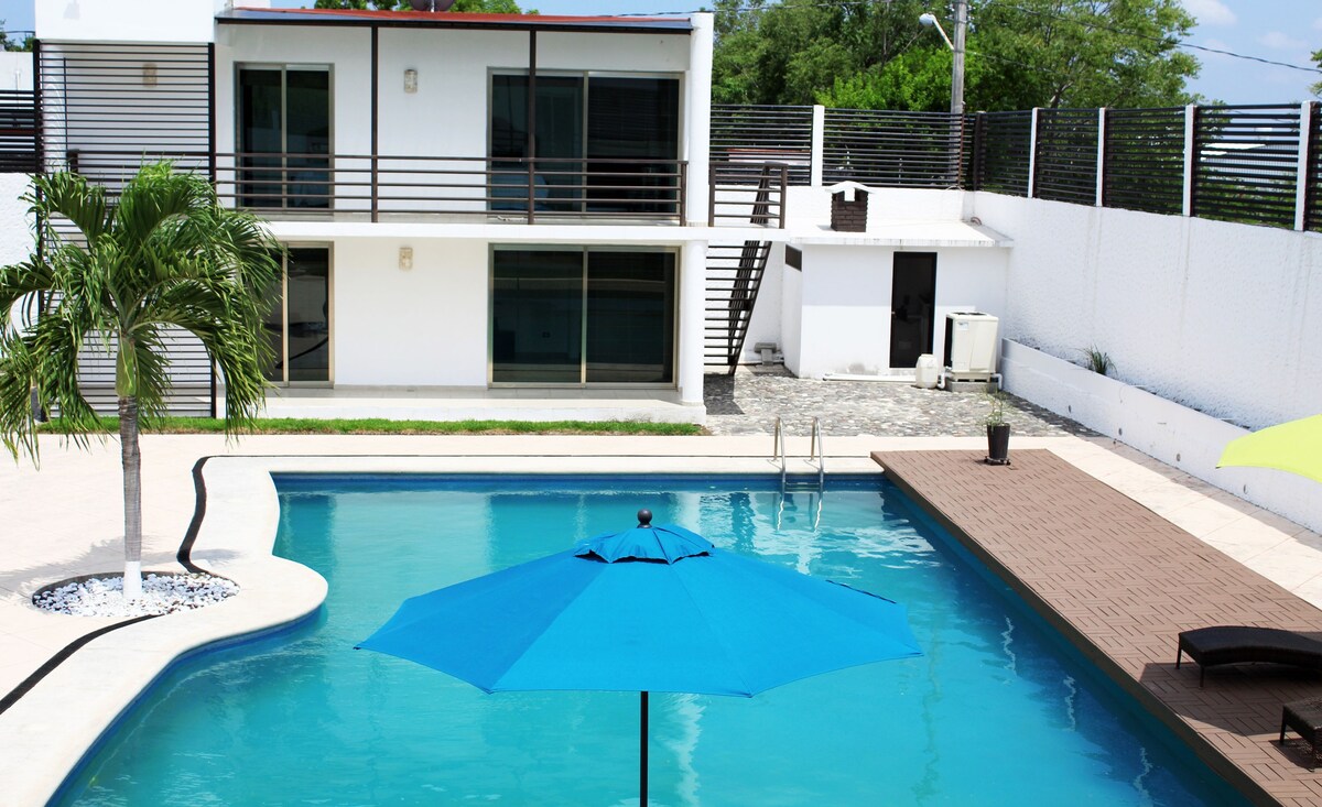 带平房和游泳池的专属私人别墅