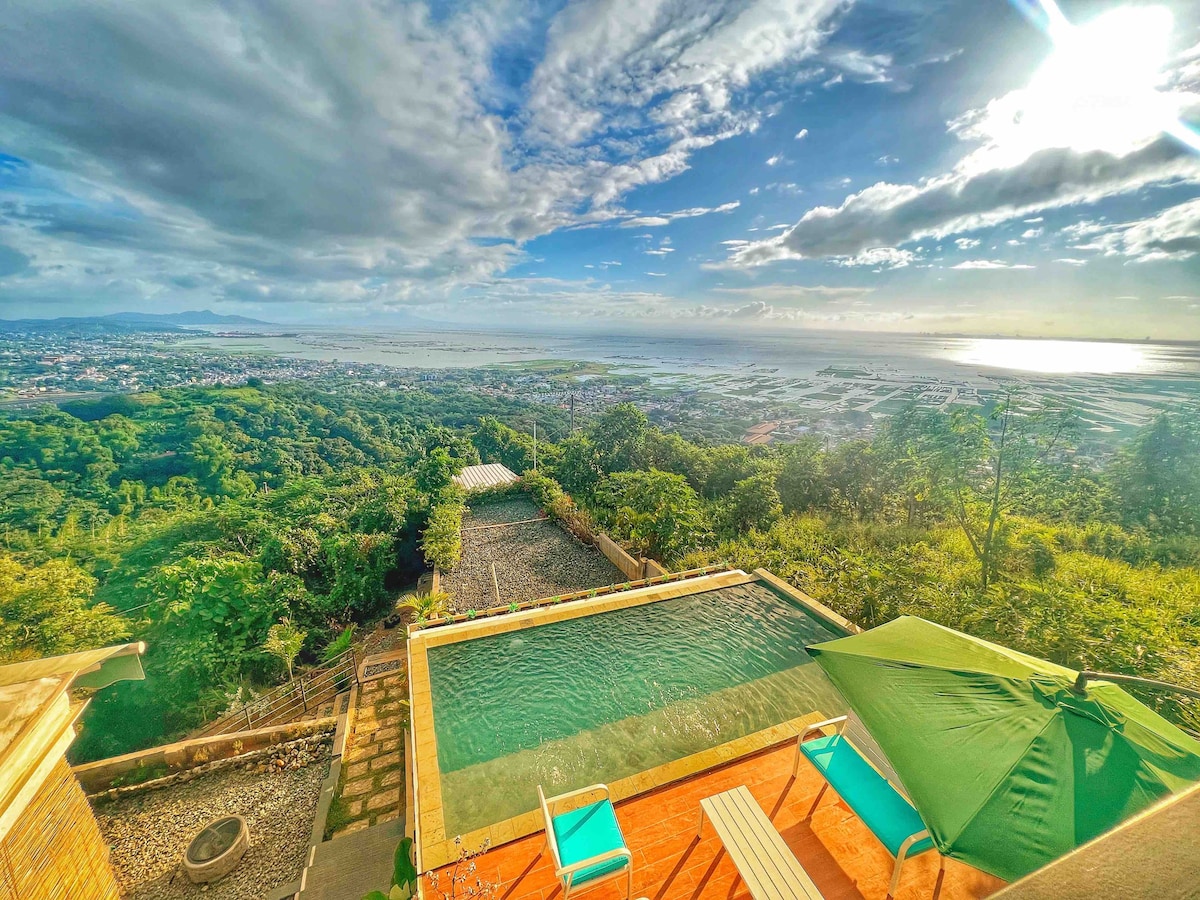 Cabin with stunning view of Laguna Lake Metro Sky