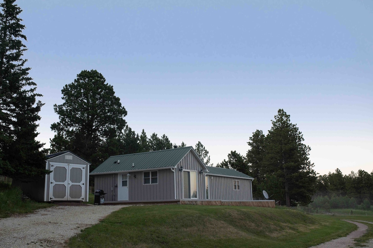 Mystic Road Cottage… -Peaceful
-Private 
-Hot tub