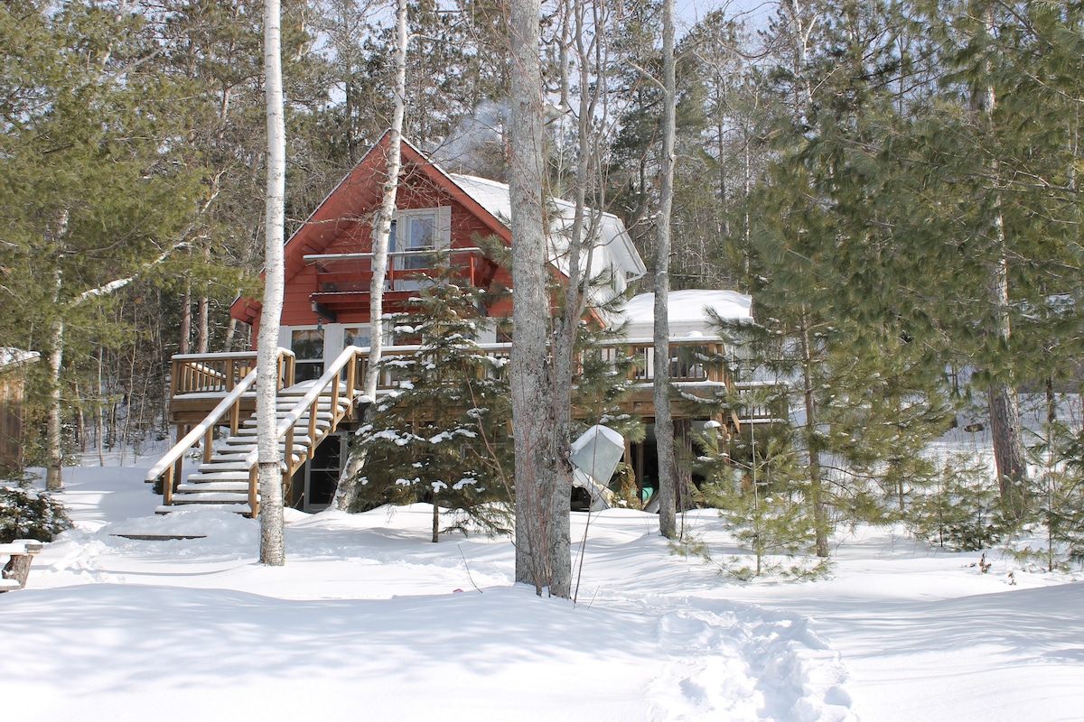 阿尔冈昆公园（ Algonquin Park ）旁的私人小屋。