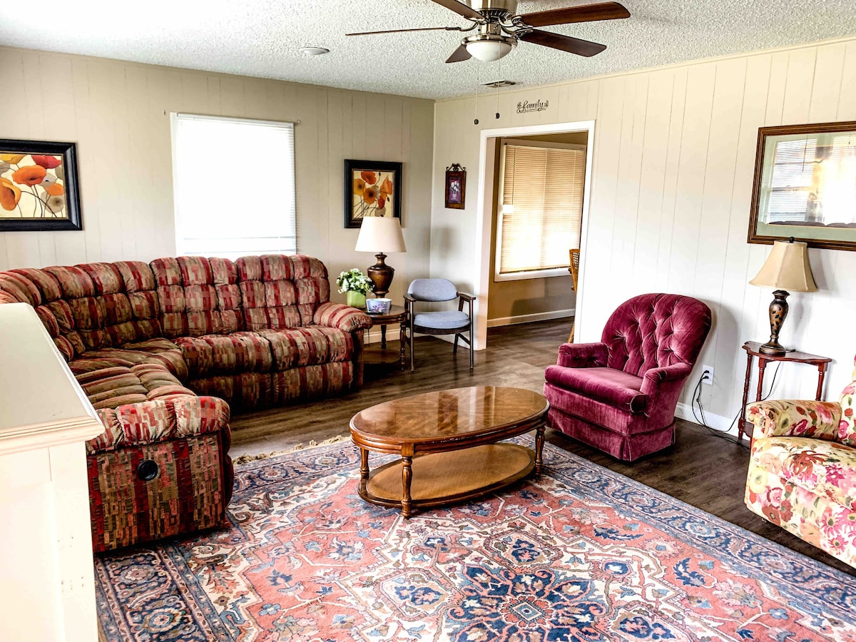 ★Clean&Comfy★3BR/1.5BA Home★EZ access to CNTRL LBK