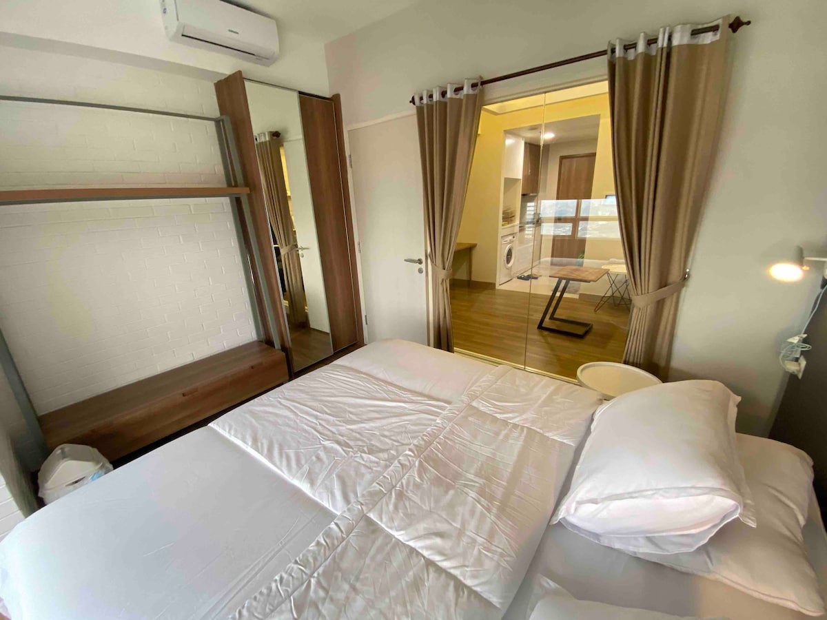 舒适的现代公寓# 7 -靠近雅加达机场的1卧室
