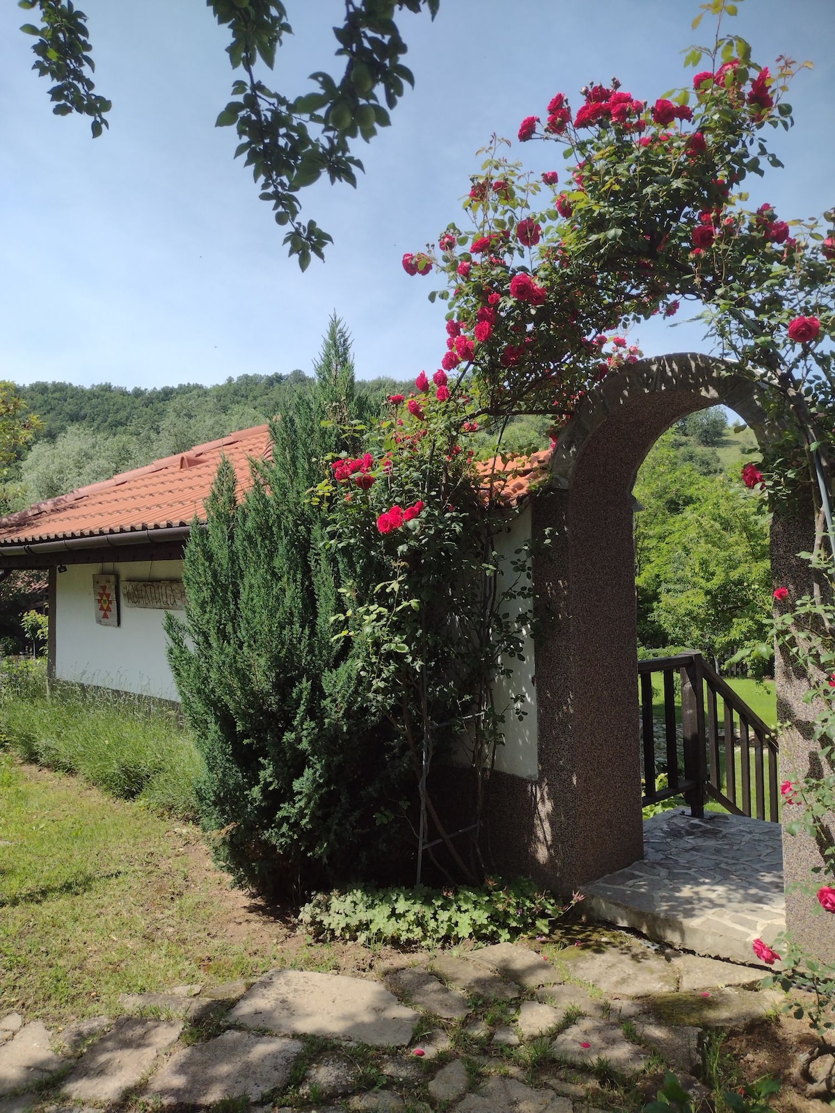 Канатица - къща в Средна Гора