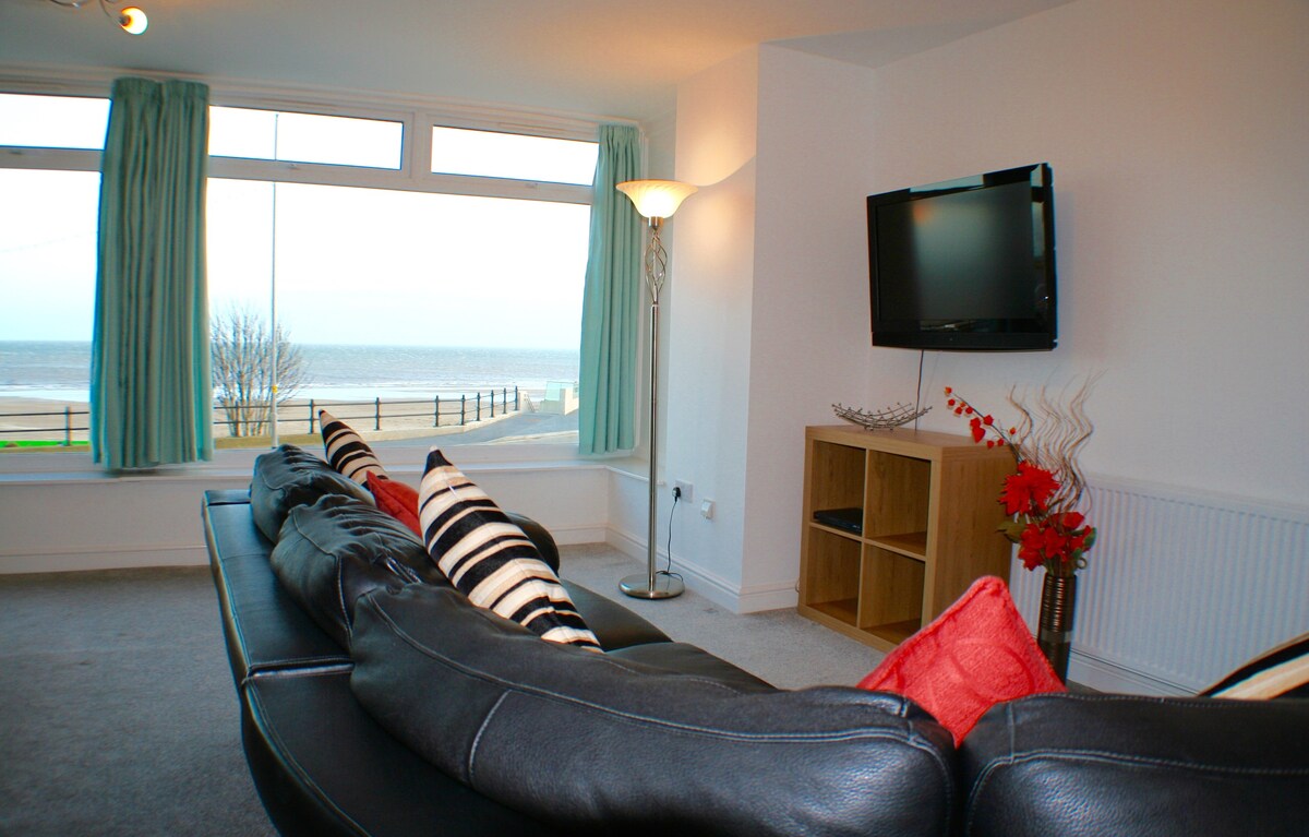2 Bedroom Sea View Apartment with Balcony