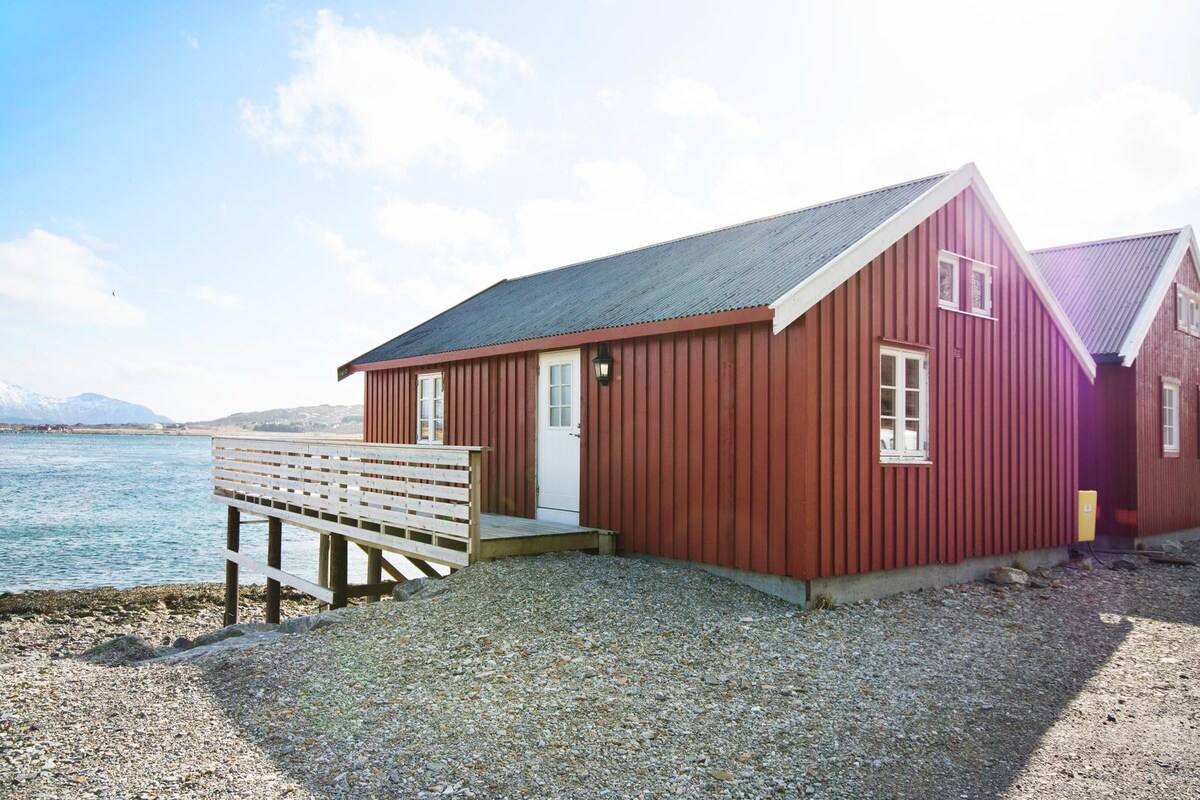 罗尔布（ Rorbu ） ，在洛福滕（ Lofoten ）欣赏美景