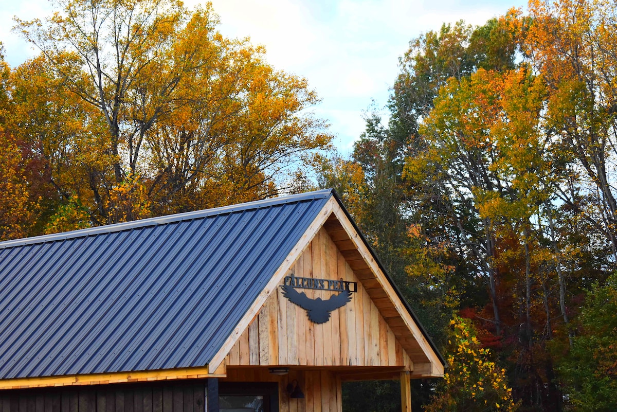 Loft Cabin *HotTub* WiFi*Firepit*Deck