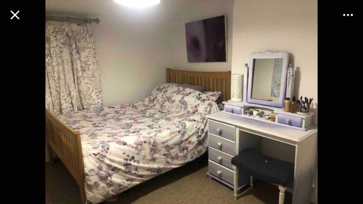 Double or twin room available in country cottage