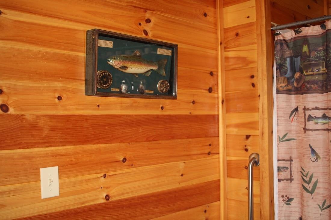 Broadwater Fishing Lodge Room @ Elk Springs Resort