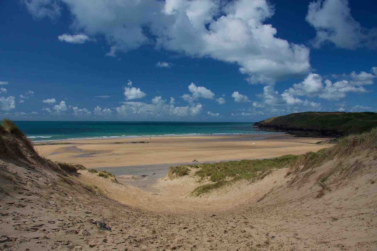 Pembrokeshire Near Beach With A Hot Tub