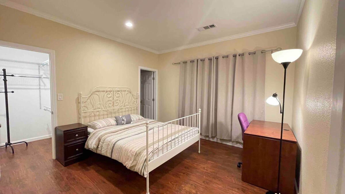 Bay Area Nice master bedroom in Silicon Valley #A