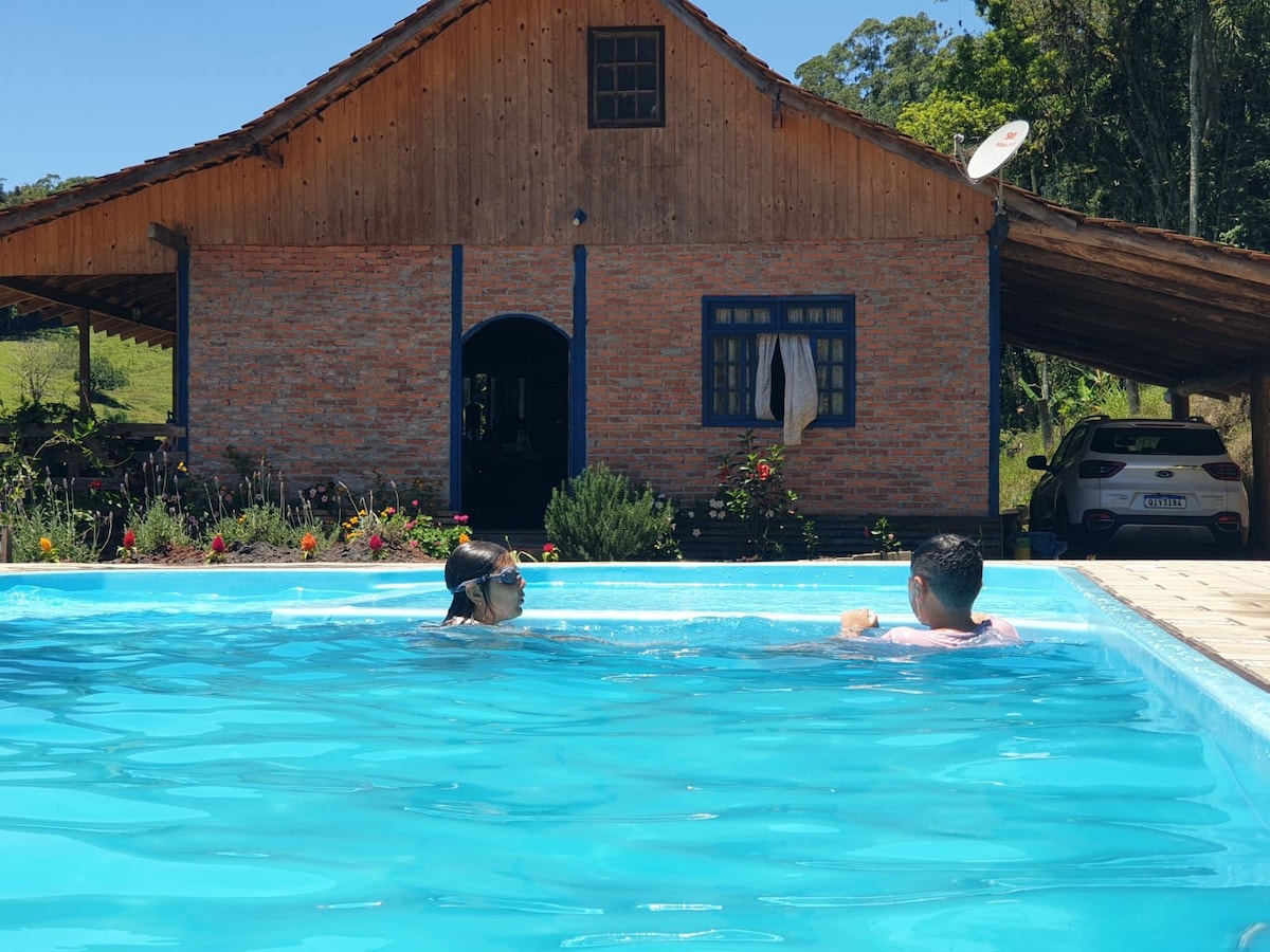 Chalé Rustico com piscina