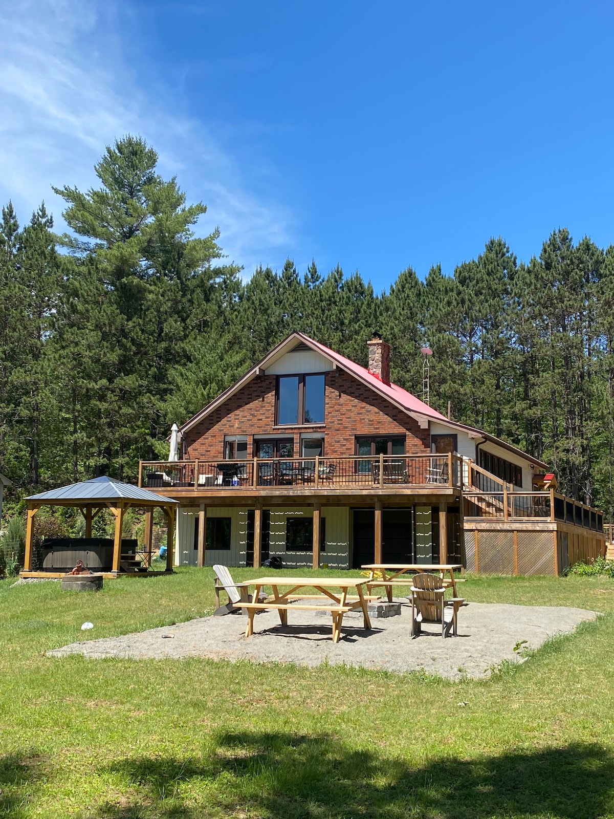 Halfway Lake Waterfront Cottage