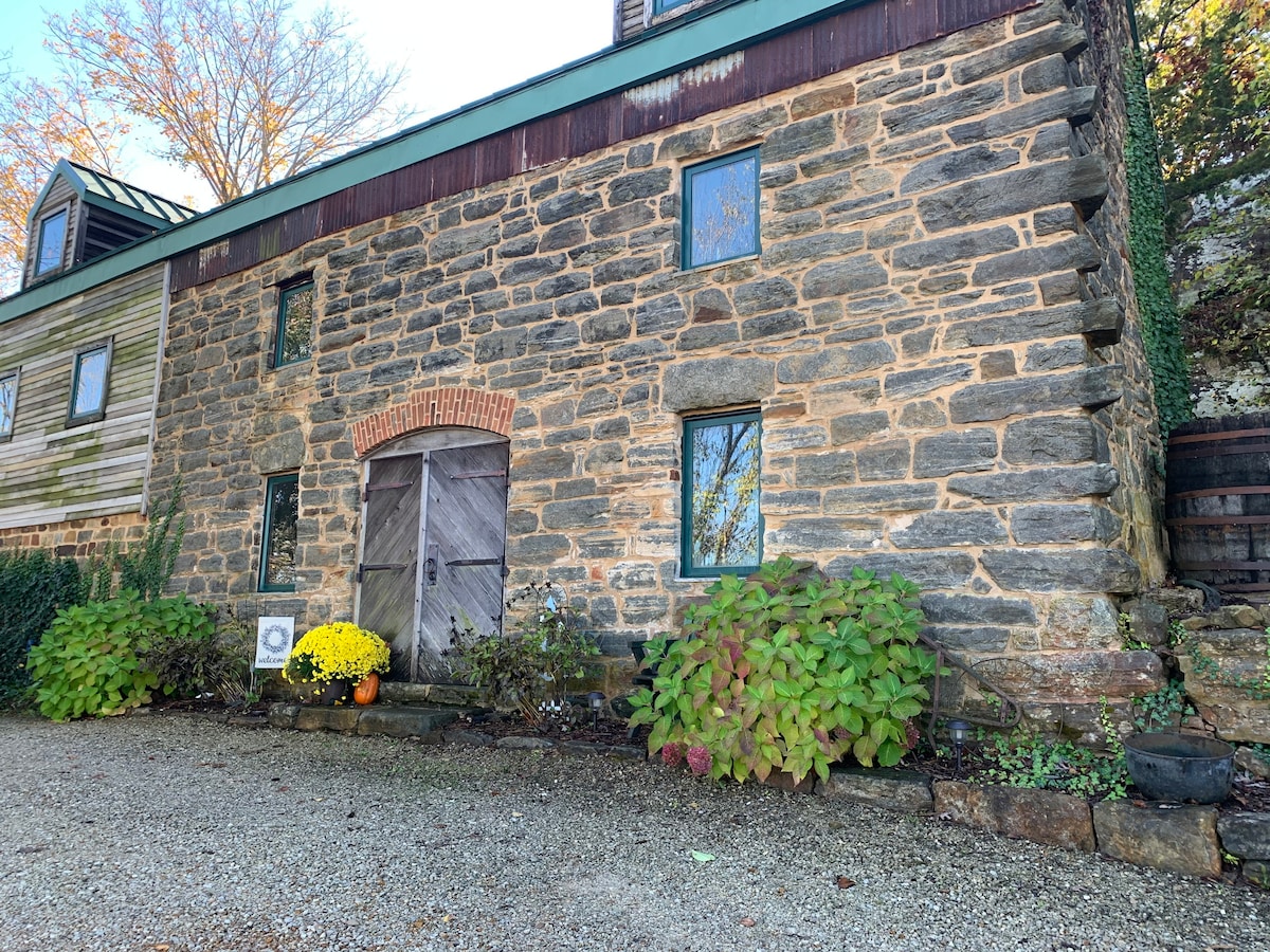 The Barn at Schon Stein Farm & Vineyard