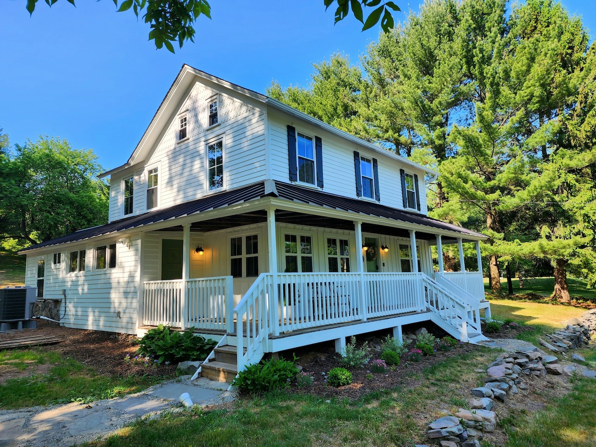 Pocono Farmhouse - Fully Renovated 1881 Home